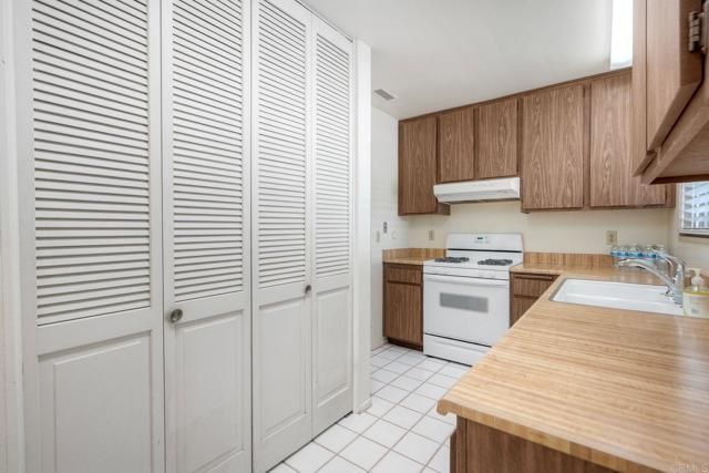 1410 Panorama Ridge Rd, Oceanside, CA 92056