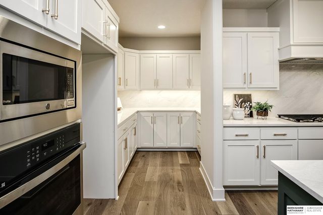 20529 Kansas Avenue, Elkhorn, NE 68022