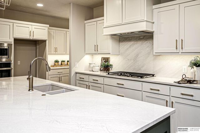 20529 Kansas Avenue, Elkhorn, NE 68022