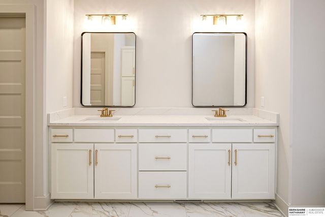 20529 Kansas Avenue, Elkhorn, NE 68022