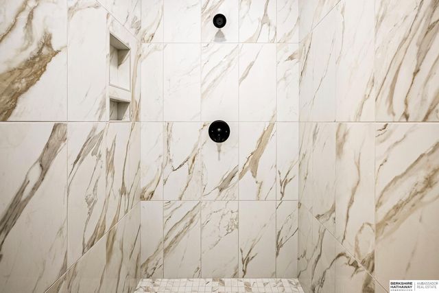 20529 Kansas Avenue, Elkhorn, NE 68022