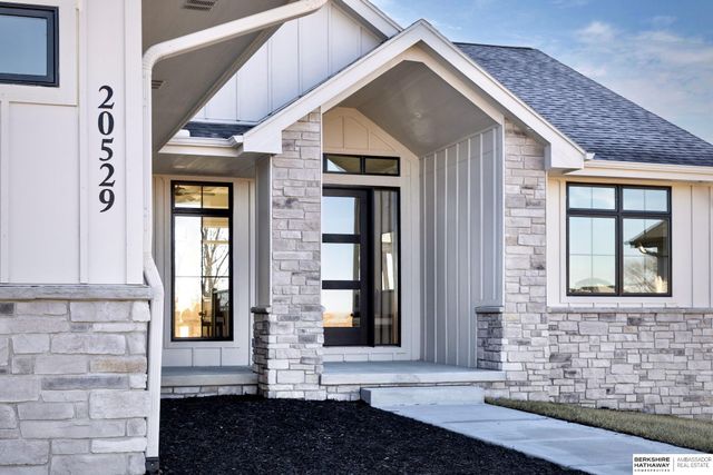 20529 Kansas Avenue, Elkhorn, NE 68022