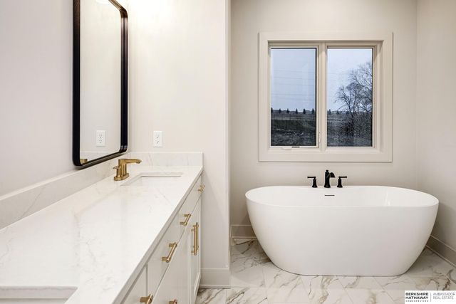 20529 Kansas Avenue, Elkhorn, NE 68022