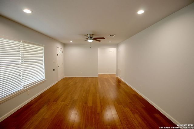 64 Vaughan Pl, San Antonio, TX 78201