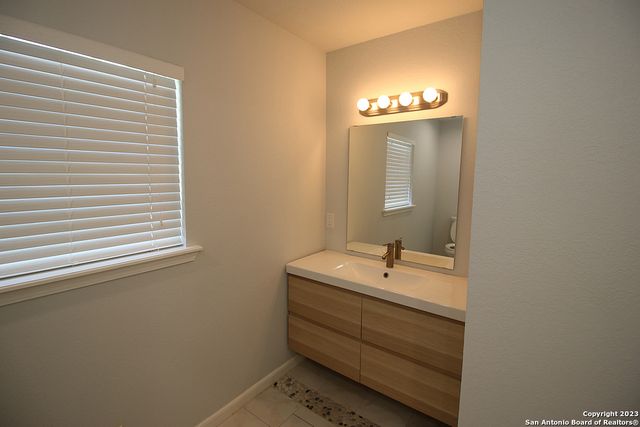 64 Vaughan Pl, San Antonio, TX 78201