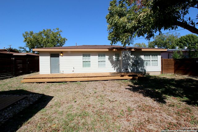 64 Vaughan Pl, San Antonio, TX 78201