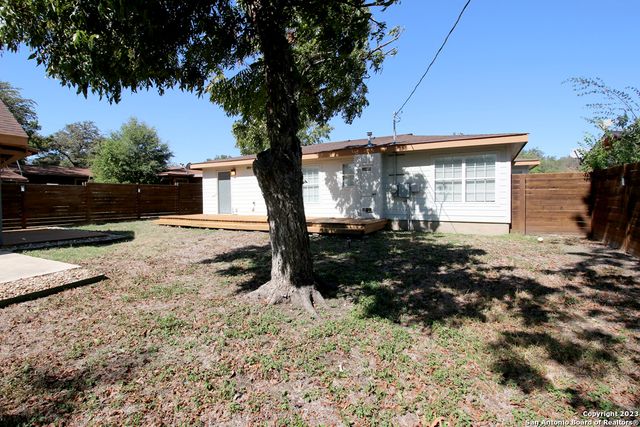 64 Vaughan Pl, San Antonio, TX 78201