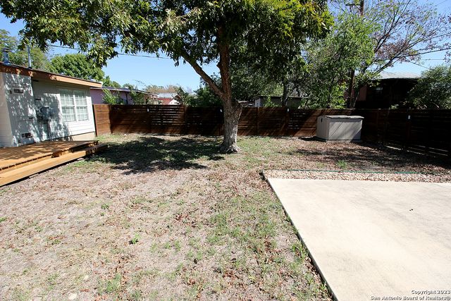 64 Vaughan Pl, San Antonio, TX 78201