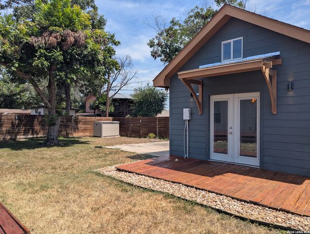 64 Vaughan Pl, San Antonio, TX 78201