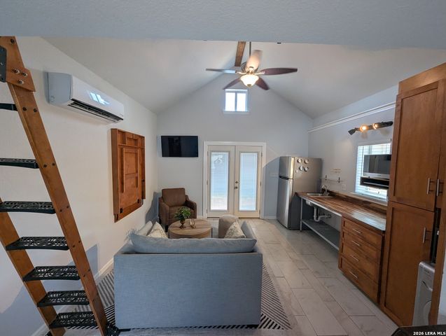 64 Vaughan Pl, San Antonio, TX 78201