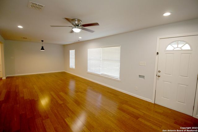 64 Vaughan Pl, San Antonio, TX 78201