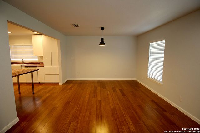64 Vaughan Pl, San Antonio, TX 78201