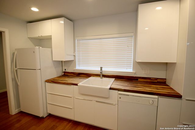 64 Vaughan Pl, San Antonio, TX 78201