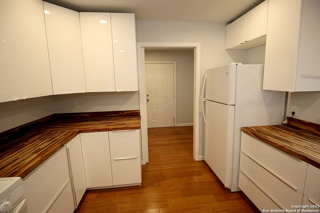 64 Vaughan Pl, San Antonio, TX 78201