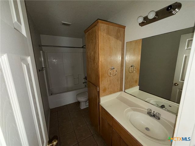 220 Dale Earnhardt Drive B, Harker Heights, TX 76548