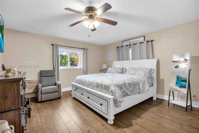 9417 NW 72nd St, Tamarac, FL 33321