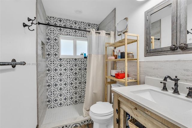 9417 NW 72nd St, Tamarac, FL 33321