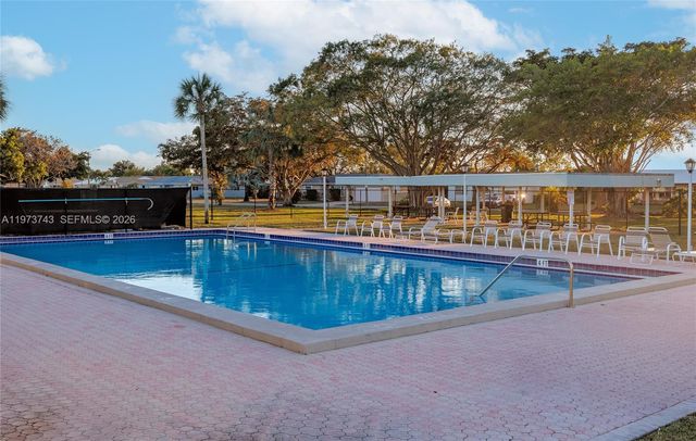 9417 NW 72nd St, Tamarac, FL 33321