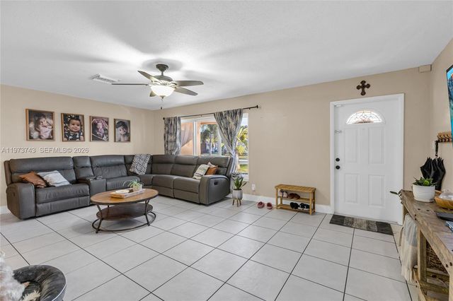 9417 NW 72nd St, Tamarac, FL 33321