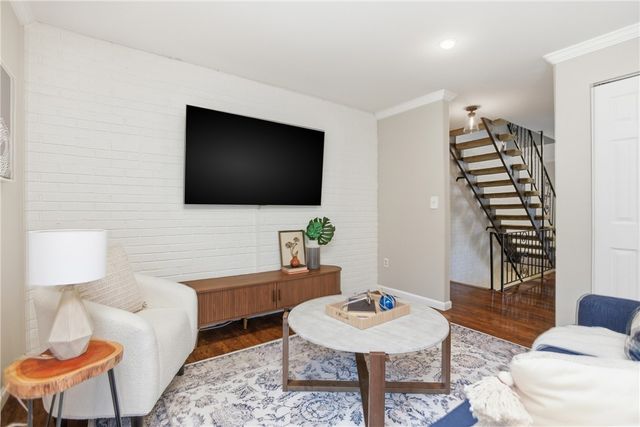 211 Thornberry Dr, Ross Twp, PA 15237