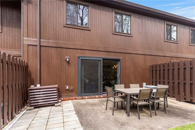 211 Thornberry Dr, Ross Twp, PA 15237