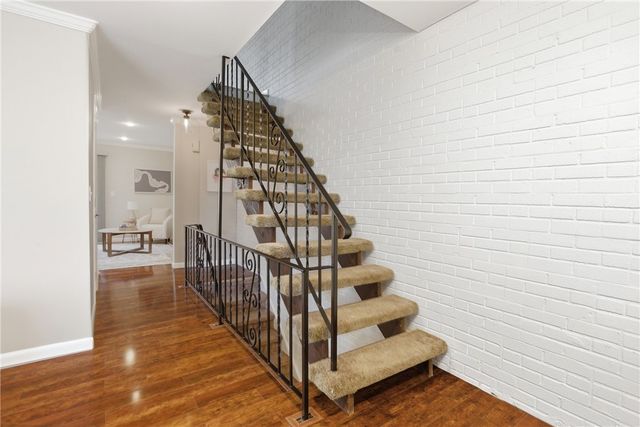 211 Thornberry Dr, Ross Twp, PA 15237