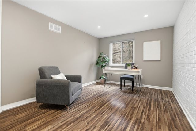 211 Thornberry Dr, Ross Twp, PA 15237