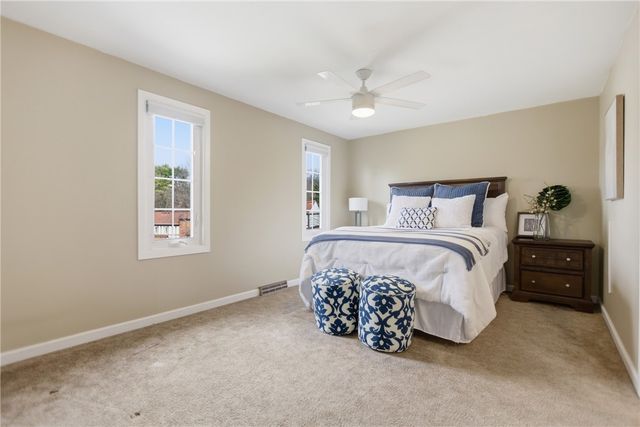 211 Thornberry Dr, Ross Twp, PA 15237