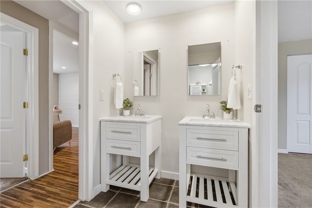 211 Thornberry Dr, Ross Twp, PA 15237