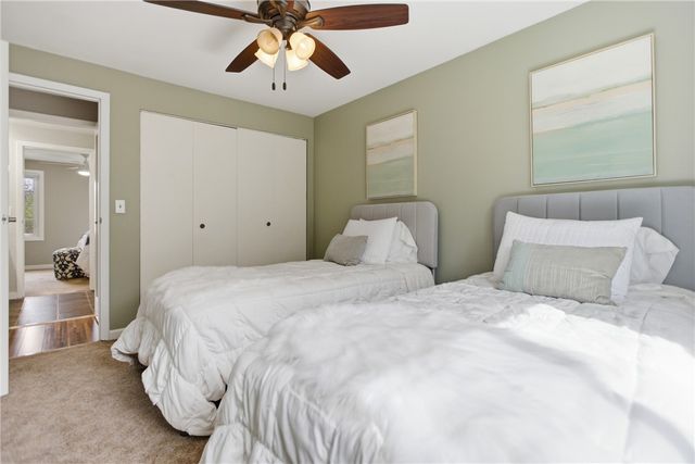 211 Thornberry Dr, Ross Twp, PA 15237