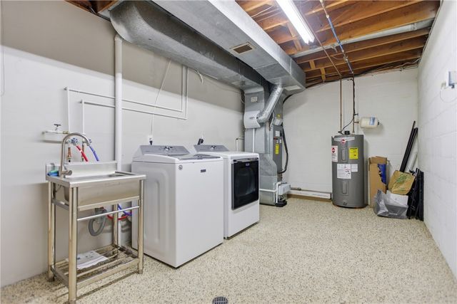 211 Thornberry Dr, Ross Twp, PA 15237