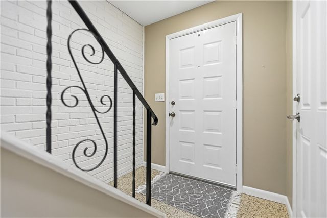 211 Thornberry Dr, Ross Twp, PA 15237