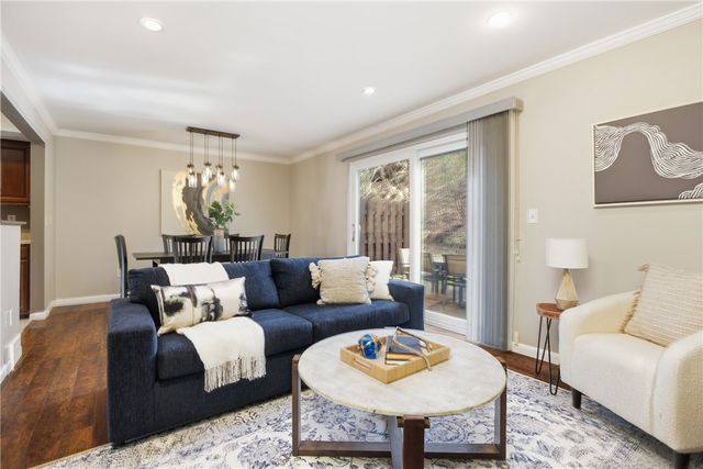 211 Thornberry Dr, Ross Twp, PA 15237