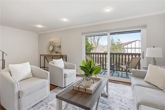 211 Thornberry Dr, Ross Twp, PA 15237