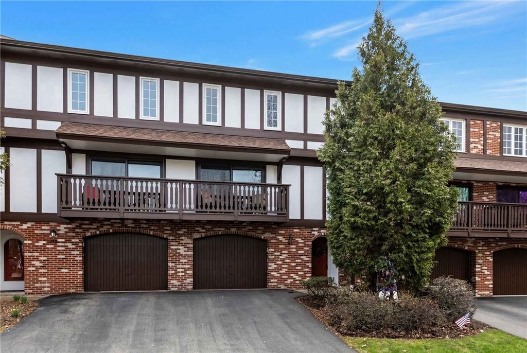 211 Thornberry Dr, Ross Twp, PA 15237