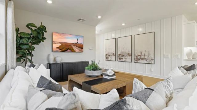698 Guy Turner Drive, Camarillo, CA 93010