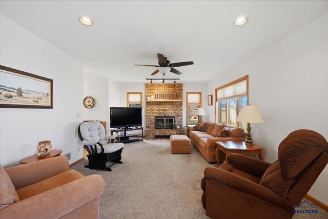 304 WILLOW DR, Spearfish, SD 57783
