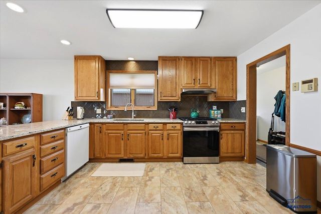 304 WILLOW DR, Spearfish, SD 57783
