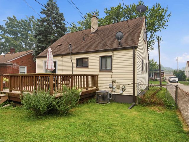 23801 Beverly Street, St Clair Shores, MI 48082