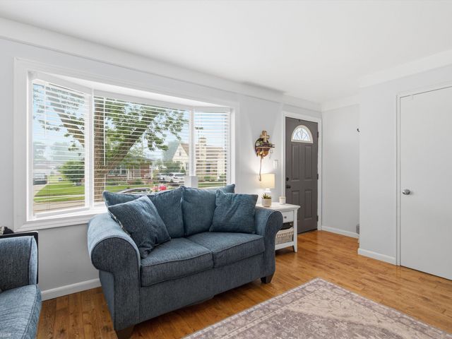 23801 Beverly Street, St Clair Shores, MI 48082