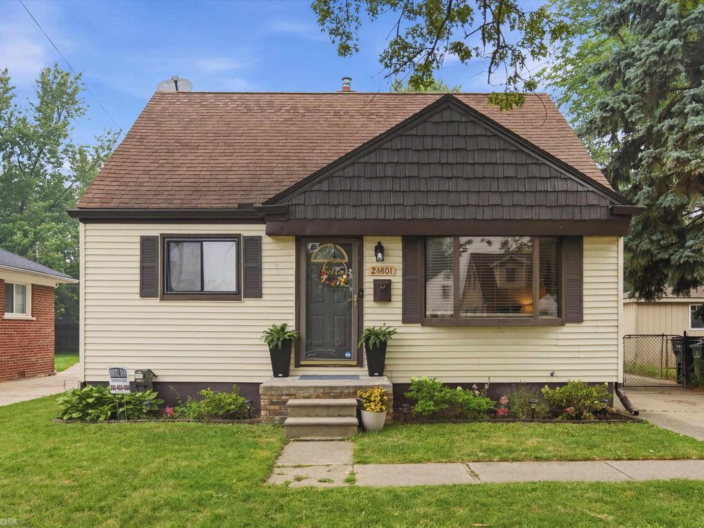23801 Beverly Street, St Clair Shores, MI 48082