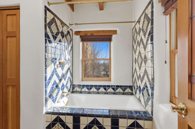 919 Camino Los Abuelos, Galisteo, NM 87540