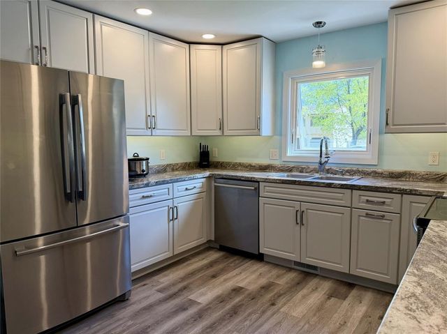 3214 Robin Road, Eau Claire, WI 54703