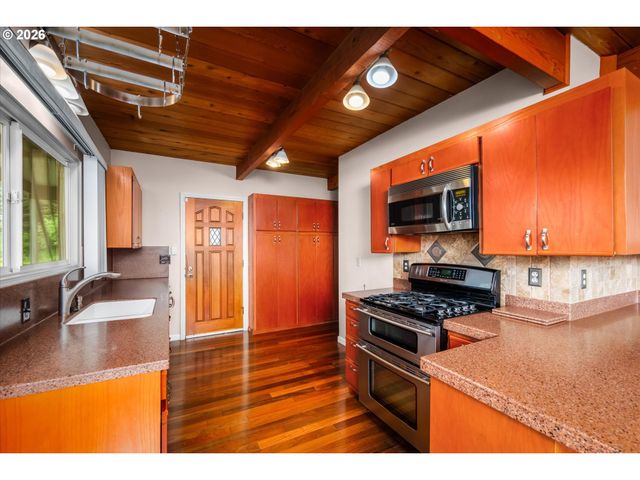 2012 GREINER St, Eugene, OR 97405