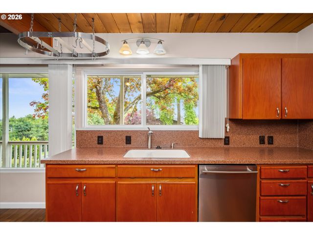 2012 GREINER St, Eugene, OR 97405