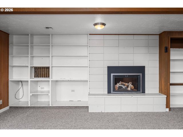 2012 GREINER St, Eugene, OR 97405