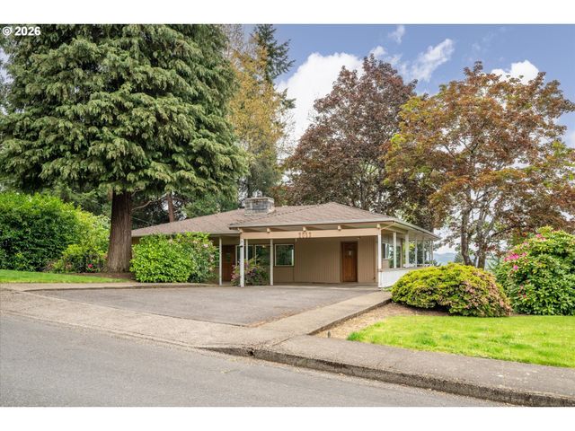 2012 GREINER St, Eugene, OR 97405