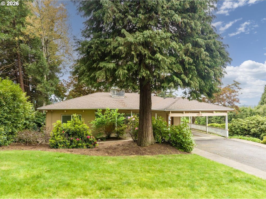 2012 GREINER St, Eugene, OR 97405