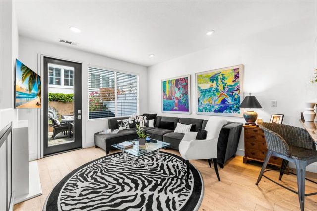 7651 Park Field Circle, Huntington Beach, CA 92648