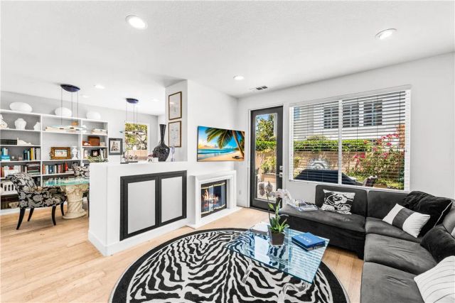 7651 Park Field Circle, Huntington Beach, CA 92648